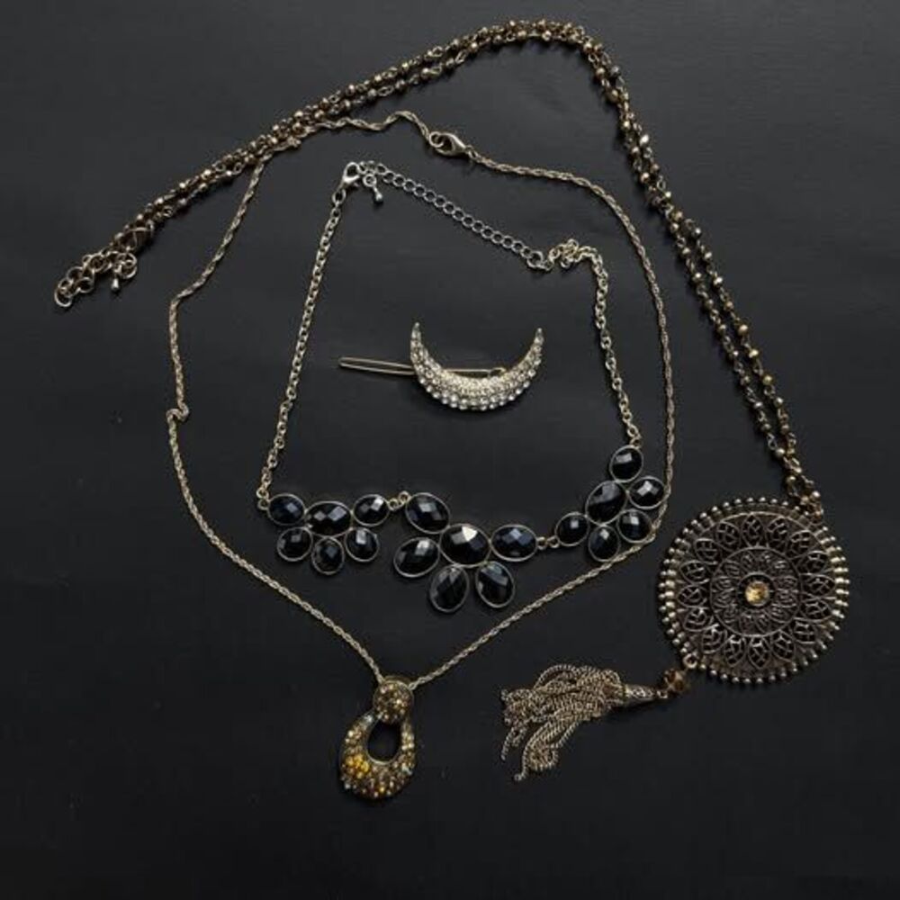 4-Piece Bohemian Jewelry Set – Mandala Tassel, Black Gem Collar & Moon Clip